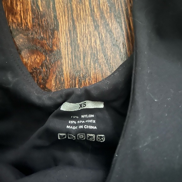 Black align tank - Picture 3 of 3